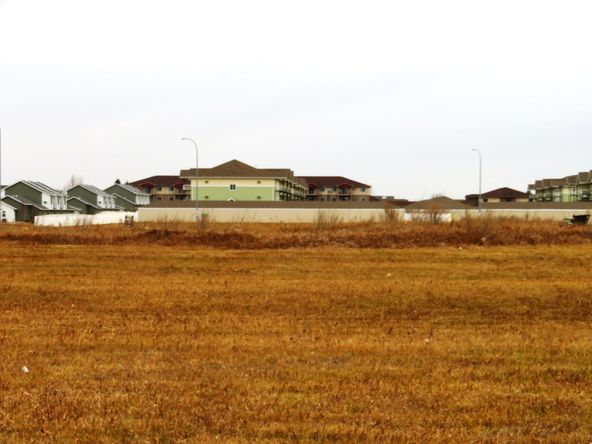 1011 20th Ave SE, Minot, ND 58701
